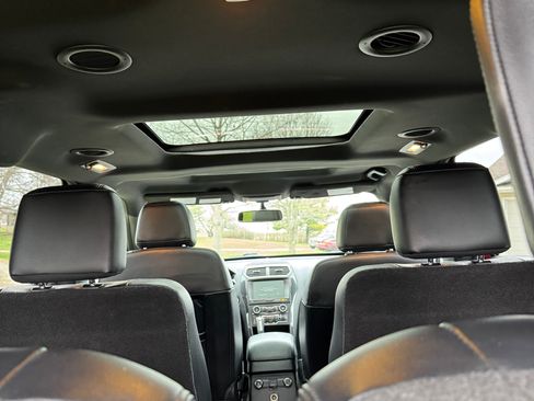 Used 2017 Ford Explorer XLT w/ Equipment Group 202A image 11