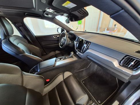 Used 2021 Volvo XC60 T5 R-Design w/ Protection Package Premier image 5