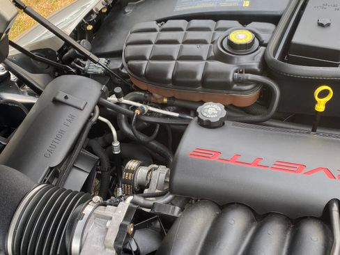 Used 2000 Chevrolet Corvette Coupe w/ Roof Pkg RWD image 9