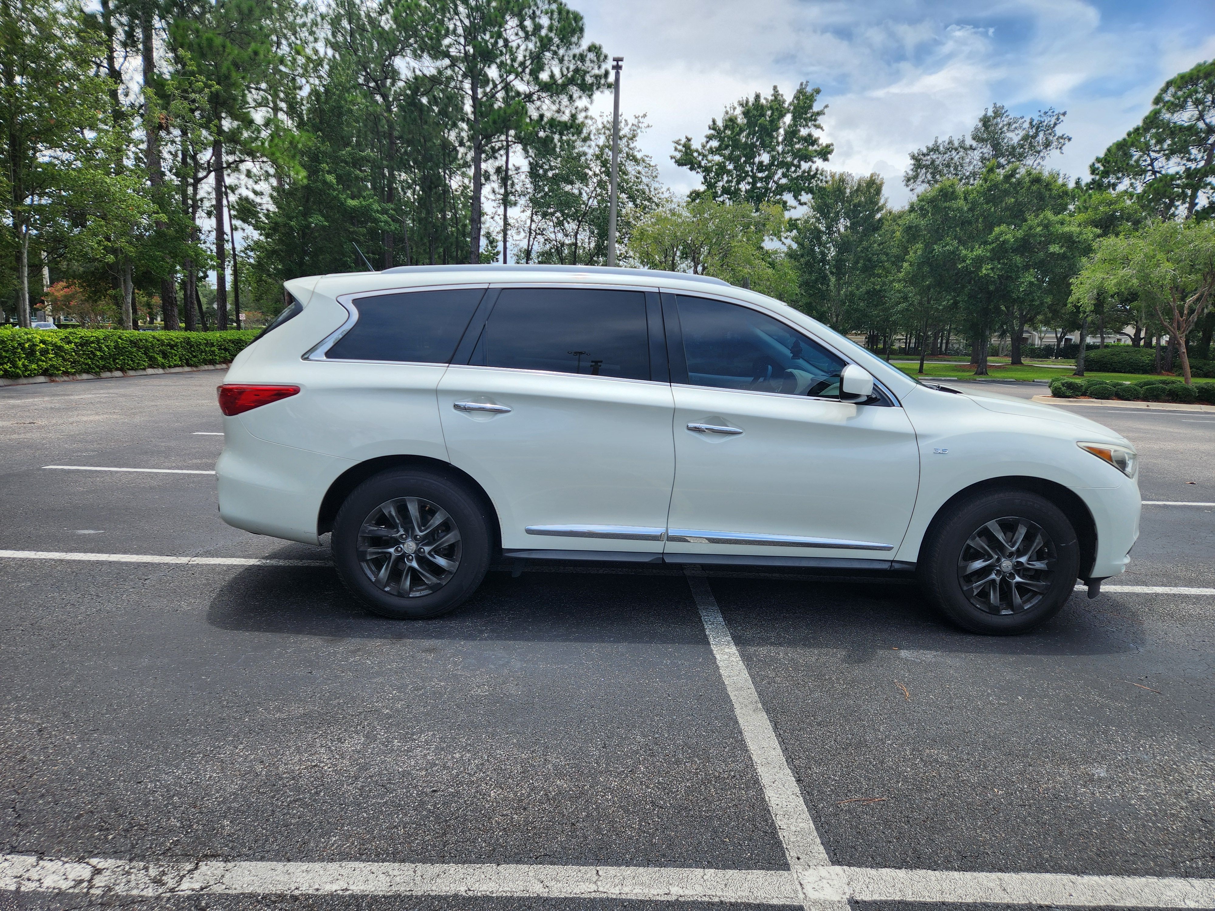 Used 2015 INFINITI QX60 FWD w/ Driver Assistance Package image 10