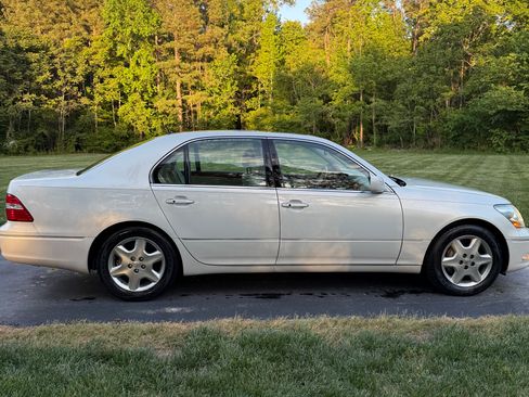 Used 2004 Lexus LS 430 RWD image 9