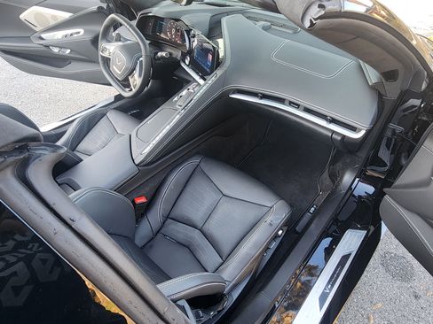 Used 2024 Chevrolet Corvette Stingray Premium Conv w/ Z51 Performance Package image 13