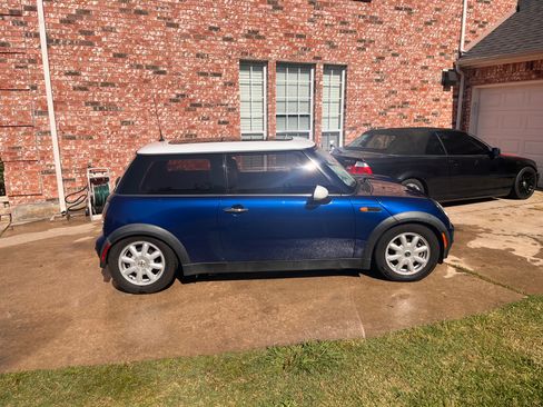 Used 2004 MINI Cooper Hardtop image 1