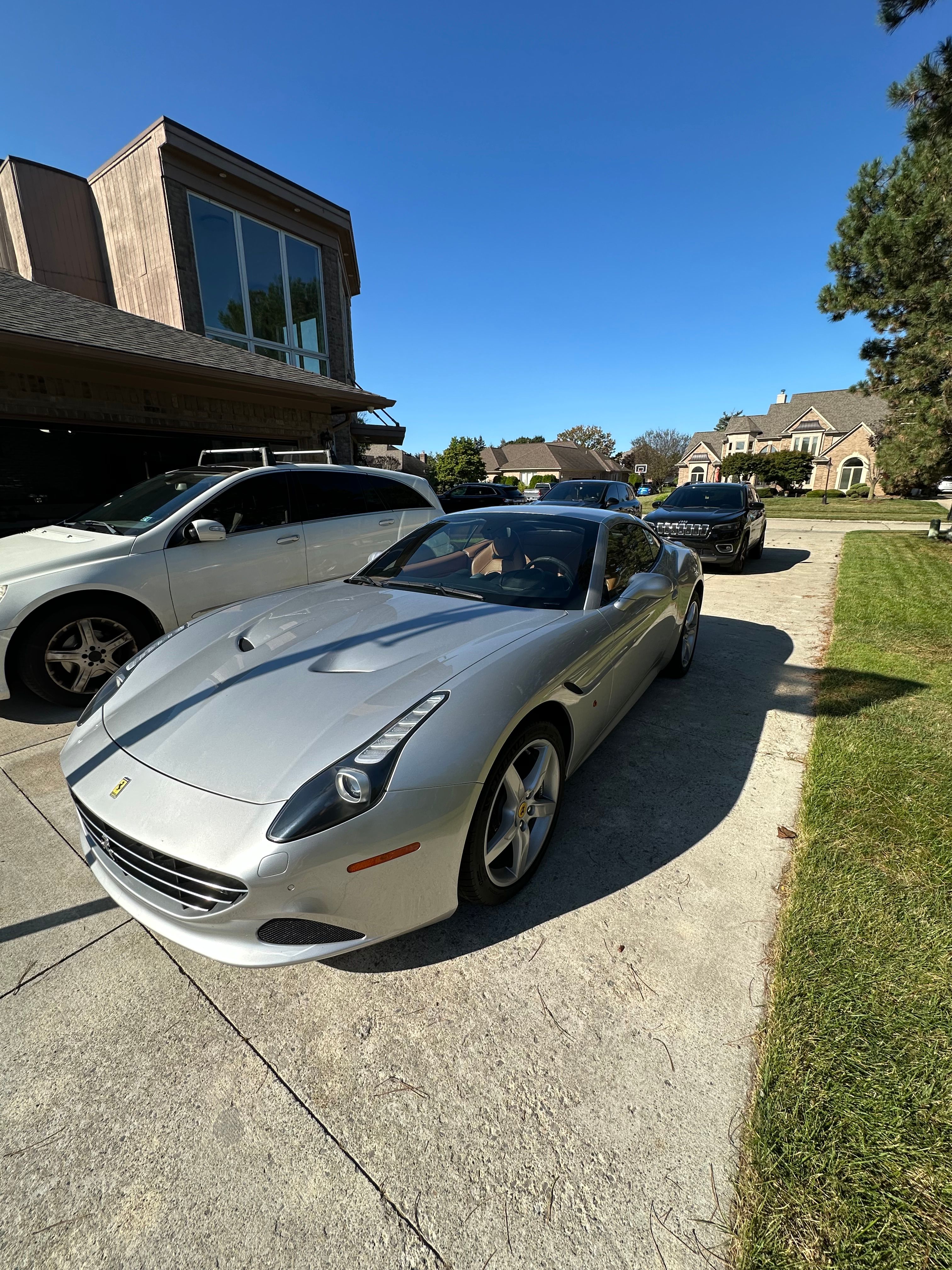 Used 2015 Ferrari California T RWD image 11
