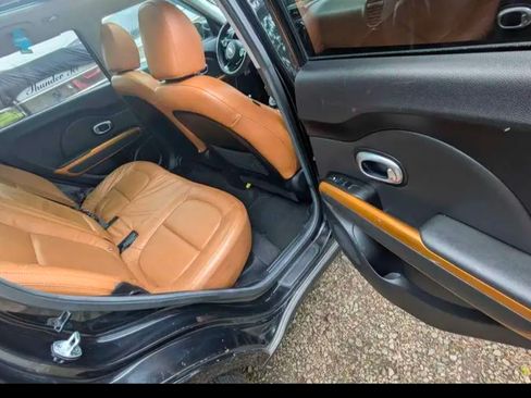 Used 2016 Kia Soul ! w/ Premium Package FWD image 9