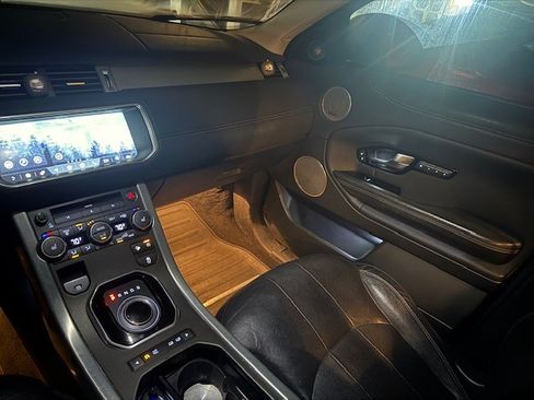 Used 2017 Land Rover Range Rover Evoque SE image 13