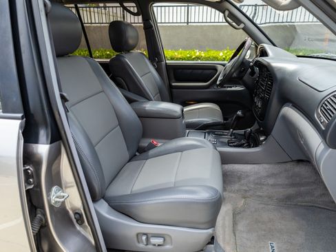 Used 2001 Toyota Land Cruiser image 21