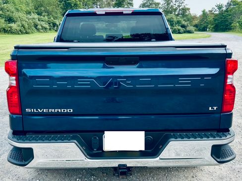 Used 2022 Chevrolet Silverado 1500 LT AWD/4WD image 12