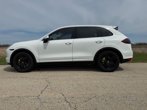 Used 2012 Porsche Cayenne S image 5
