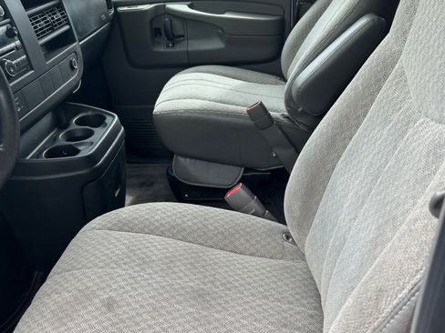 Used 2009 Chevrolet Express 3500 Extended Passenger w/ LT Preferred Equipment Group image 5