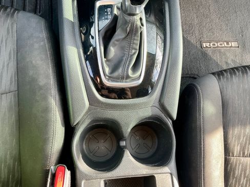 Used 2020 Nissan Rogue S image 14