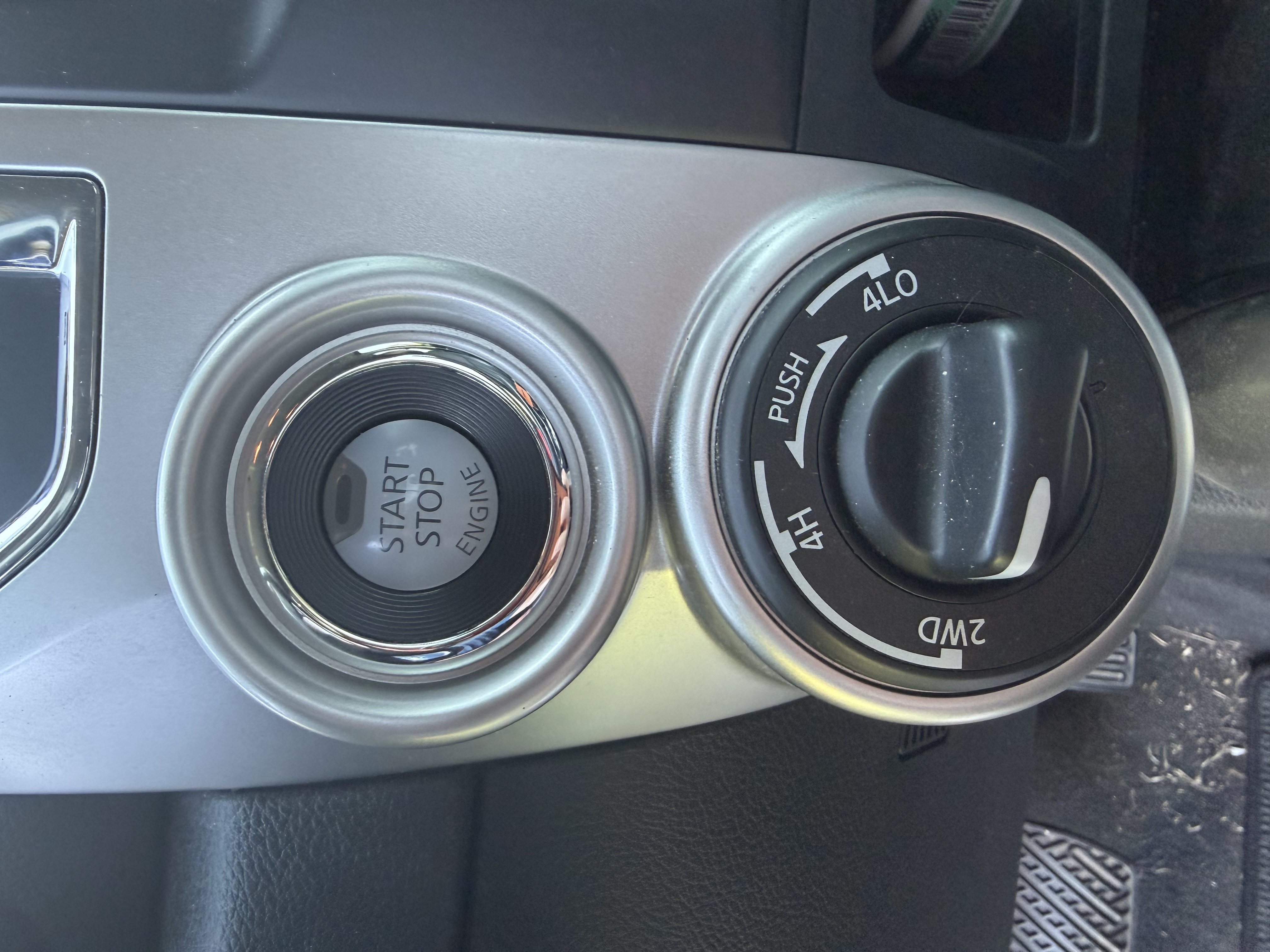 Used 2018 Nissan Titan SL AWD/4WD image 8