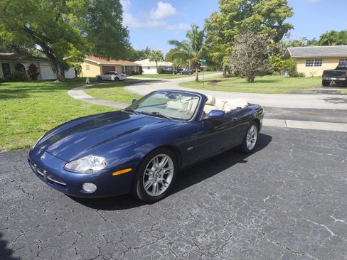 Used 2002 Jaguar XK8 Convertible image 5