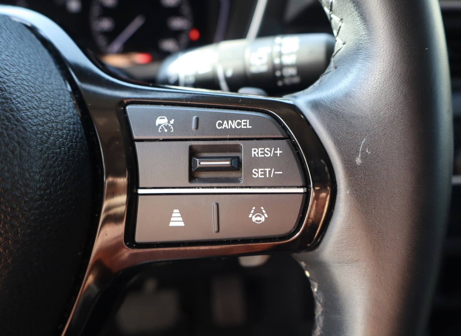 Used 2025 Honda Pilot Touring image 12