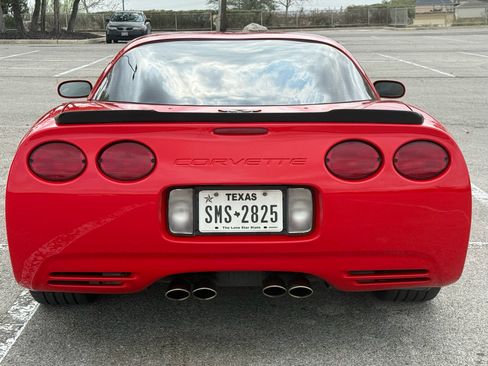 Used 2004 Chevrolet Corvette Coupe w/ Roof Package image 6