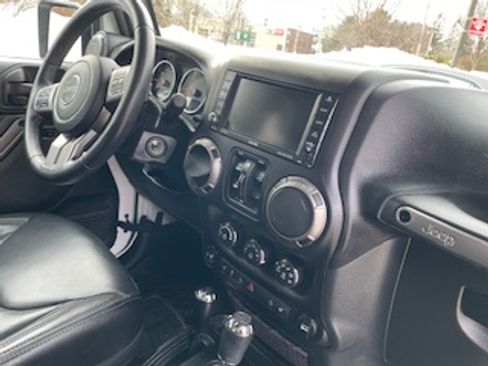 Used 2018 Jeep Wrangler Unlimited Sahara image 23