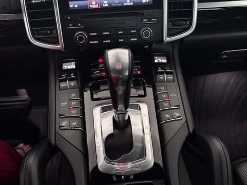 Used 2018 Porsche Cayenne Platinum Edition AWD/4WD image 8