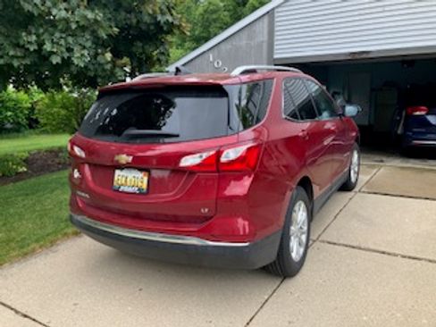 Used 2018 Chevrolet Equinox LT w/ Sun & Infotainment Package FWD image 9