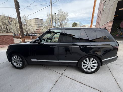 Used 2017 Land Rover Range Rover HSE image 10