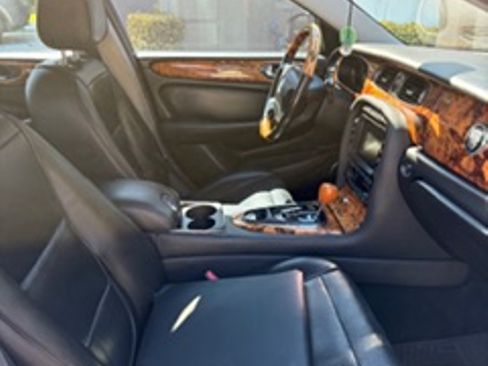 Used 2008 Jaguar XJ8 image 10