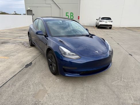 Used 2023 Tesla Model 3 Standard Range image 11