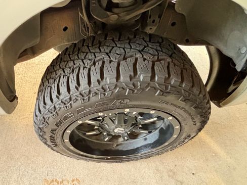 Used 2010 Ford F150 Lariat image 25