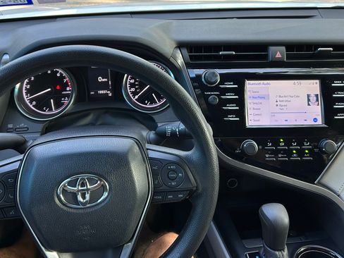Used 2018 Toyota Camry LE FWD image 15