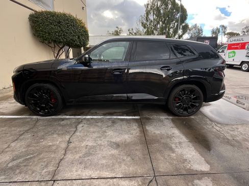 Used 2025 BMW XM Sport Utility 4D image 4