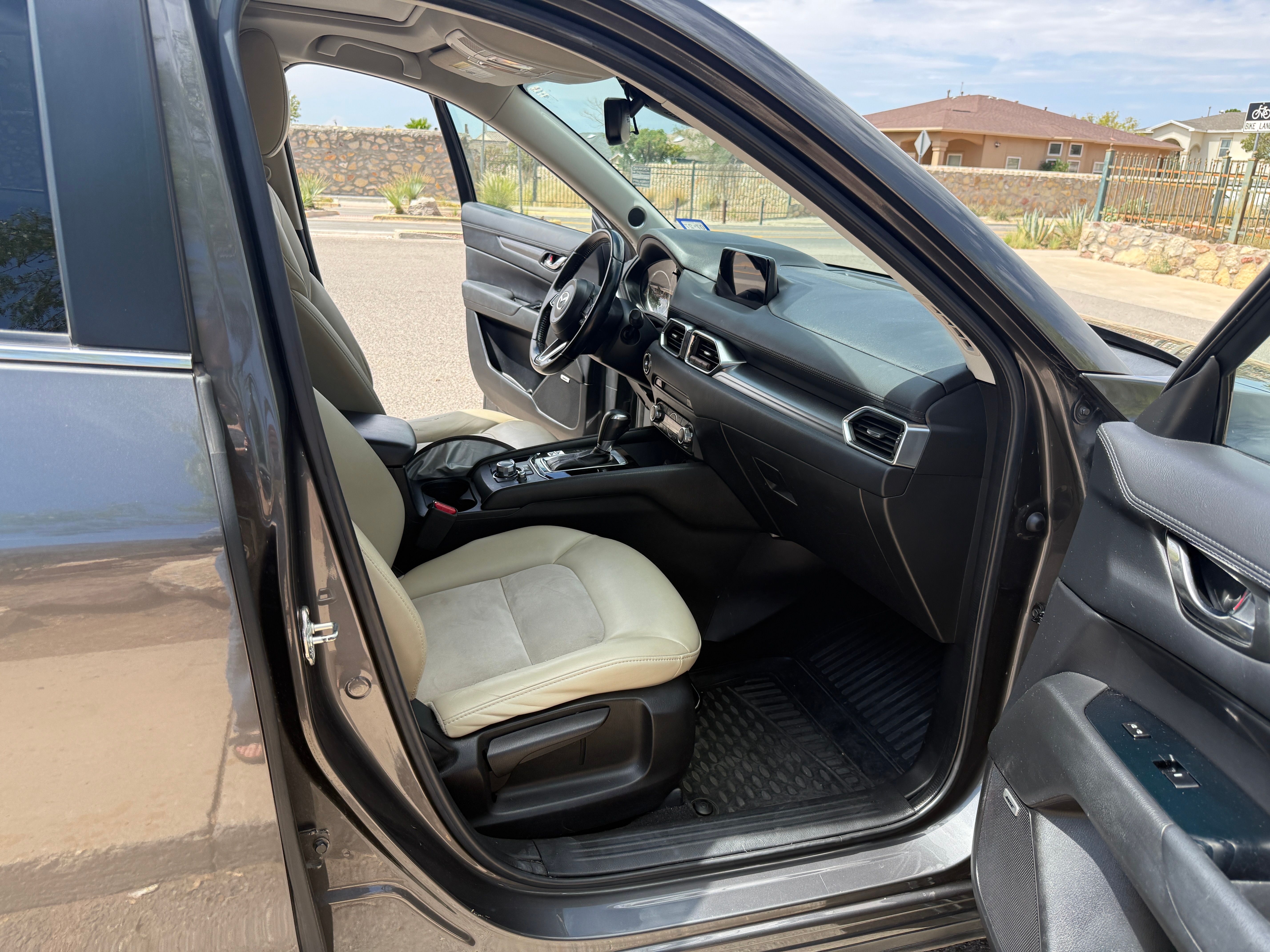 Used 2018 MAZDA CX-5 Touring w/ Preferred Equipment Package FWD image 12