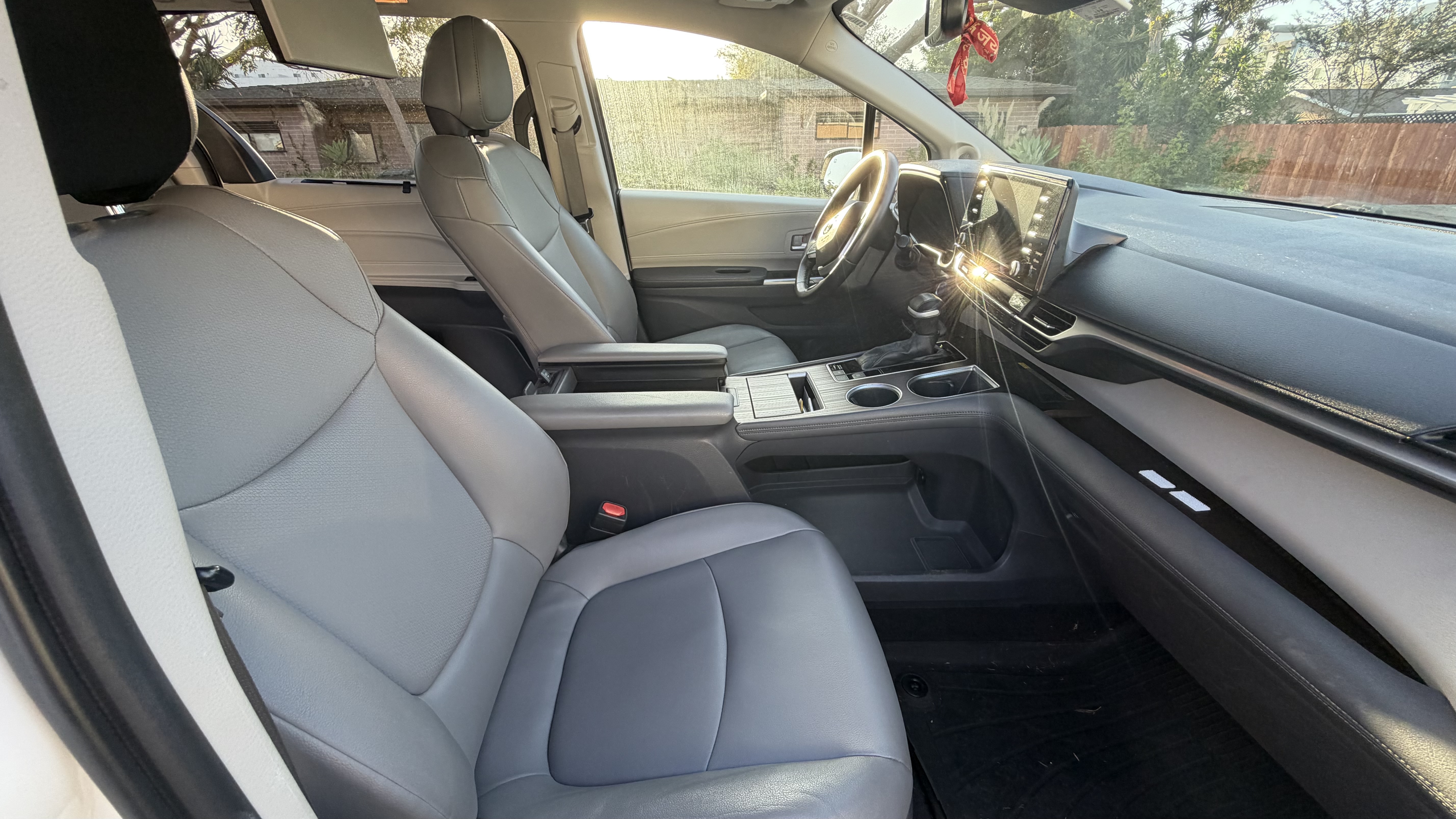 Used 2021 Toyota Sienna XLE w/ XLE Plus Package FWD image 21