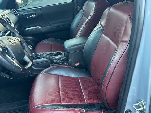 Used 2019 Toyota Tacoma TRD Off-Road w/ Technology Package RWD image 8