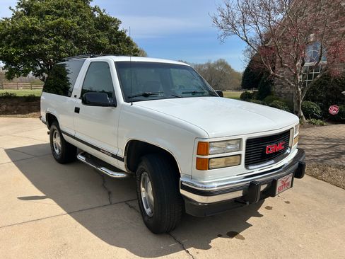 Used 1994 GMC Yukon Sport Utility 2D image 4