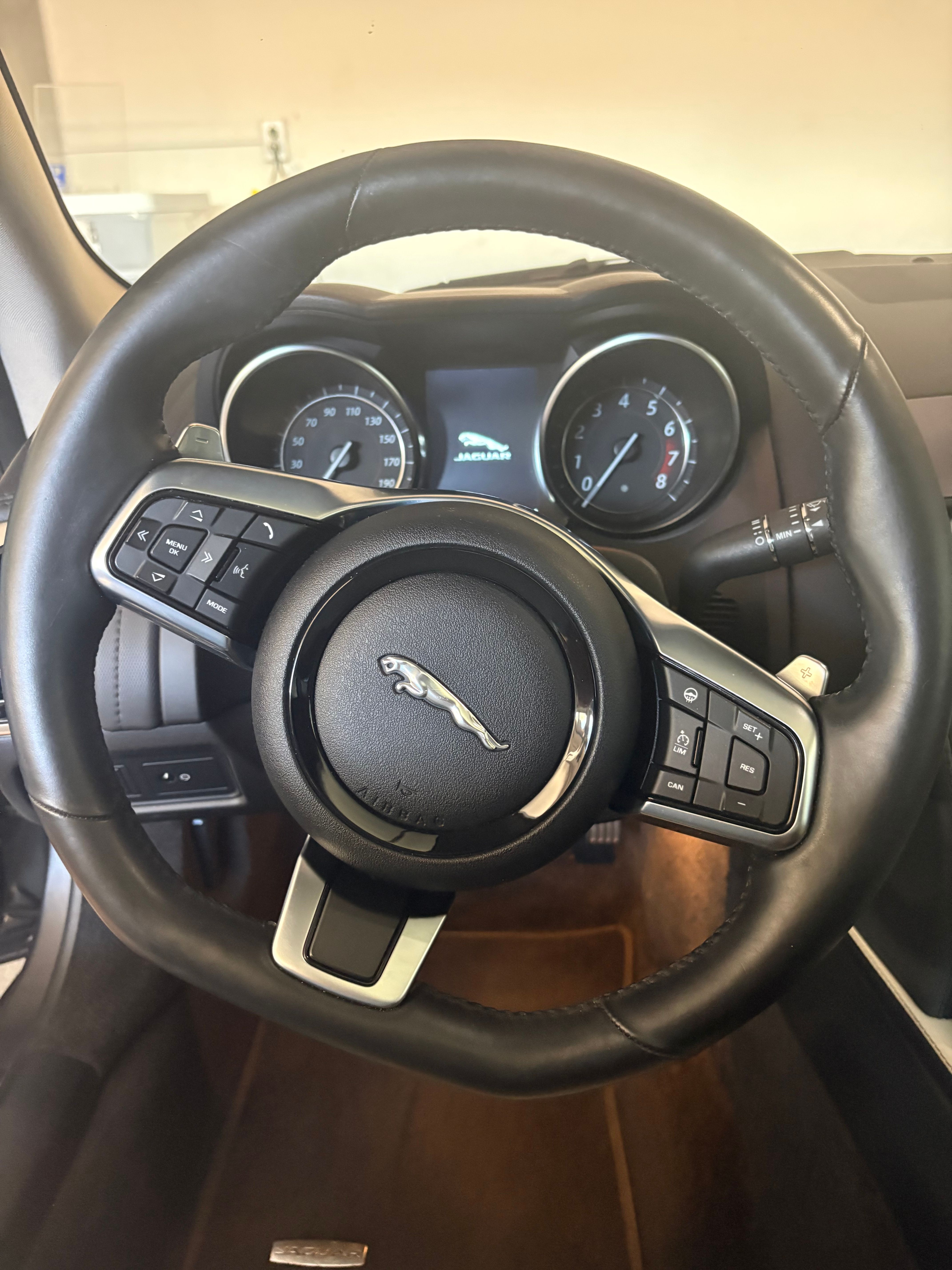 Used 2019 Jaguar F-TYPE Coupe RWD image 8