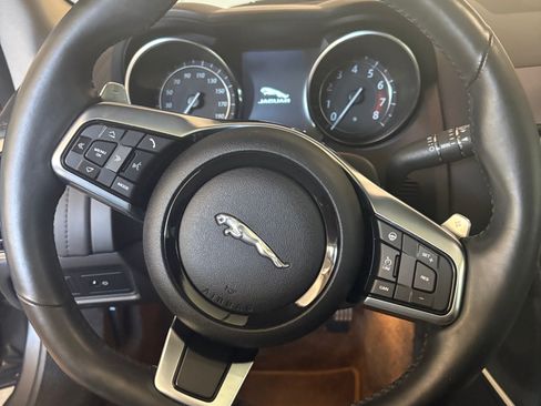 Used 2019 Jaguar F-TYPE Coupe RWD image 8