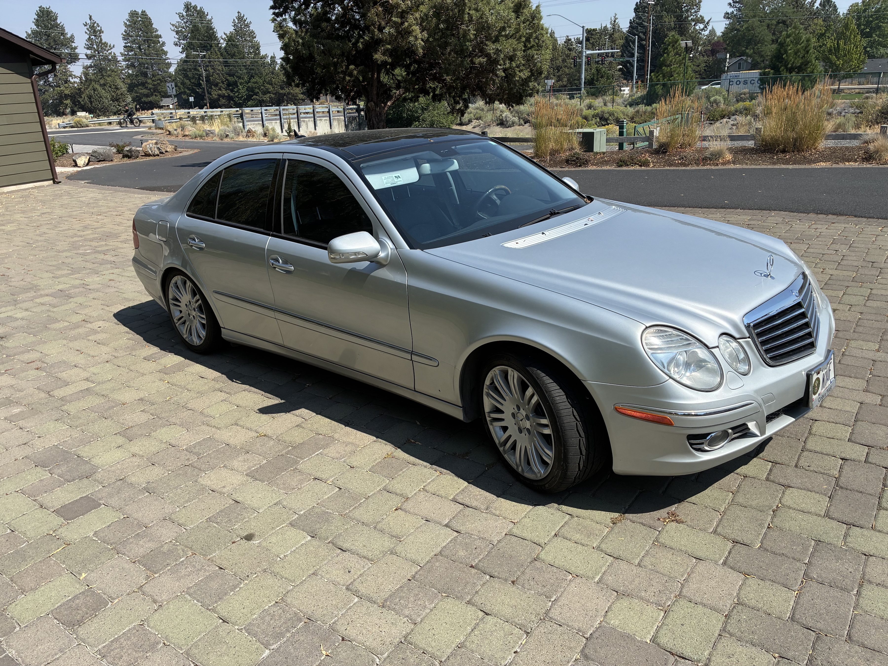 Used 2007 Mercedes-Benz E 550 4MATIC Sedan image 4