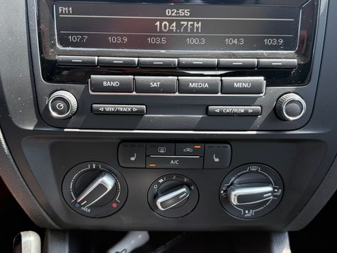 Used 2015 Volkswagen Jetta SE FWD image 13