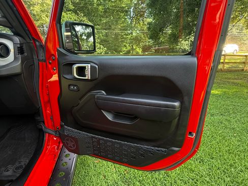 Used 2024 Jeep Gladiator Sport AWD/4WD image 21