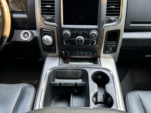 Used 2019 RAM 1500 Laramie w/ Convenience Group AWD/4WD image 9