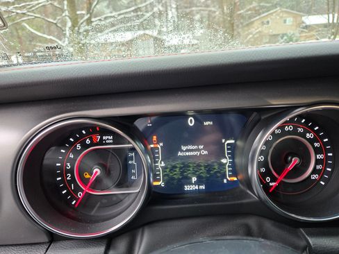 Used 2022 Jeep Gladiator Rubicon w/ Cold Weather Group image 17