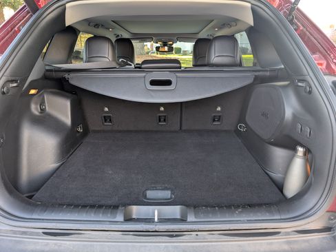 Used 2021 Jeep Cherokee Limited image 18