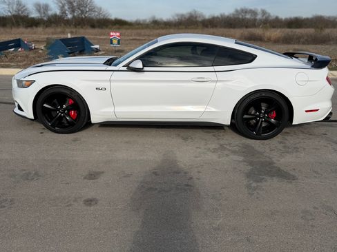 Used 2015 Ford Mustang GT image 5