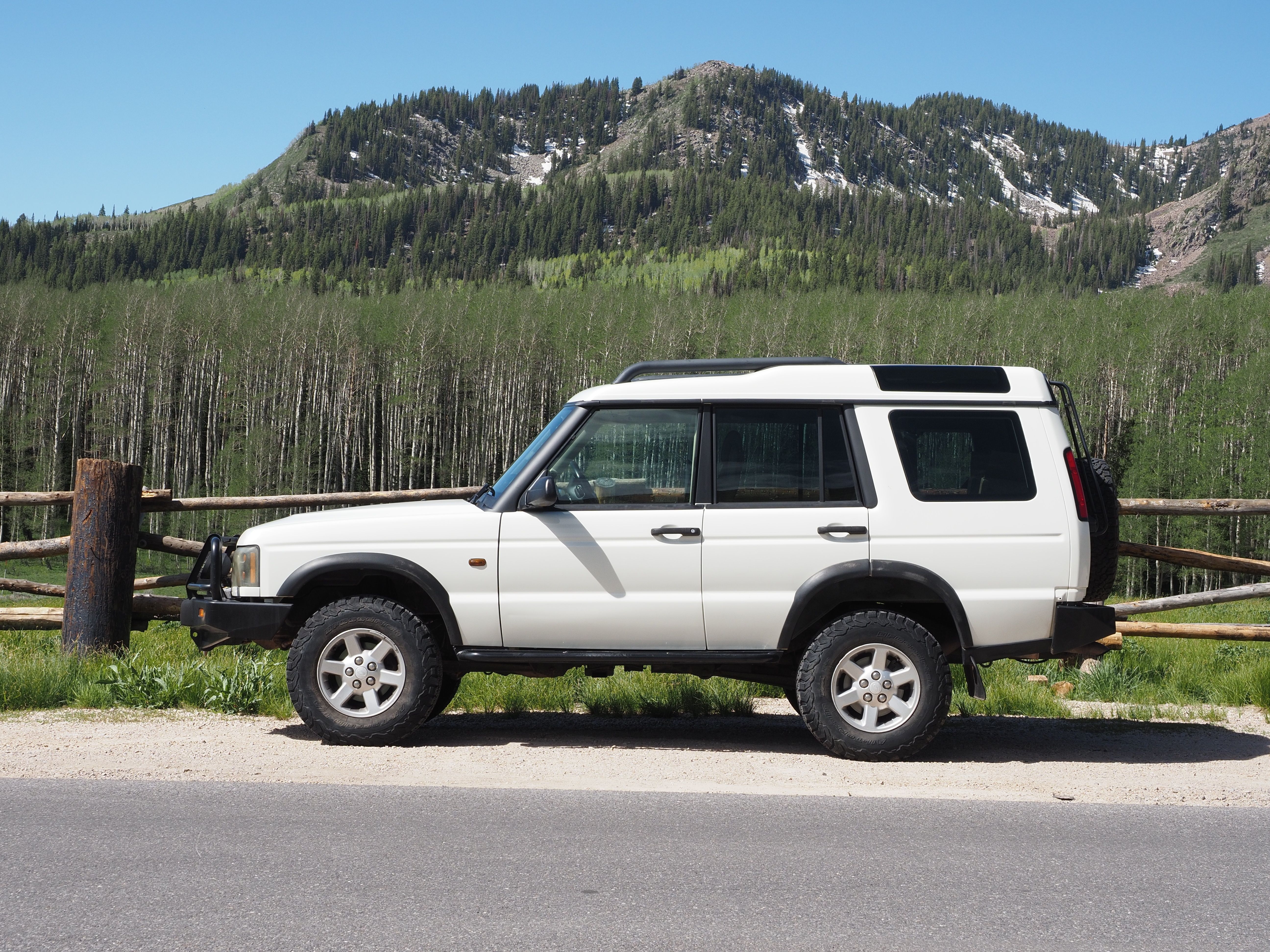 Used 2004 Land Rover Discovery S AWD/4WD image 2