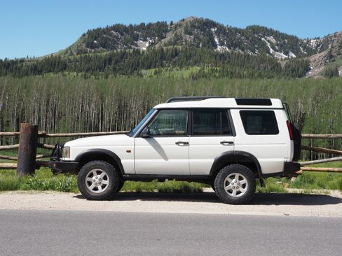 Used 2004 Land Rover Discovery S AWD/4WD image 2