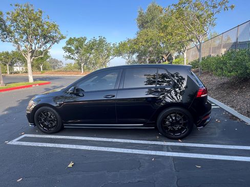 Used 2018 Volkswagen Golf R 4-Door image 10