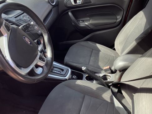 Used 2015 Ford Fiesta SE image 4