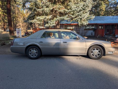 Used 2000 Cadillac De Ville Sedan w/ Comfort/Convenience Pkg image 6