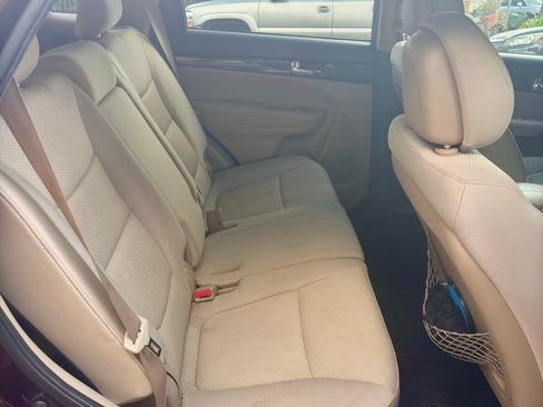 Used 2011 Kia Sorento LX w/ Convenience Pkg image 15