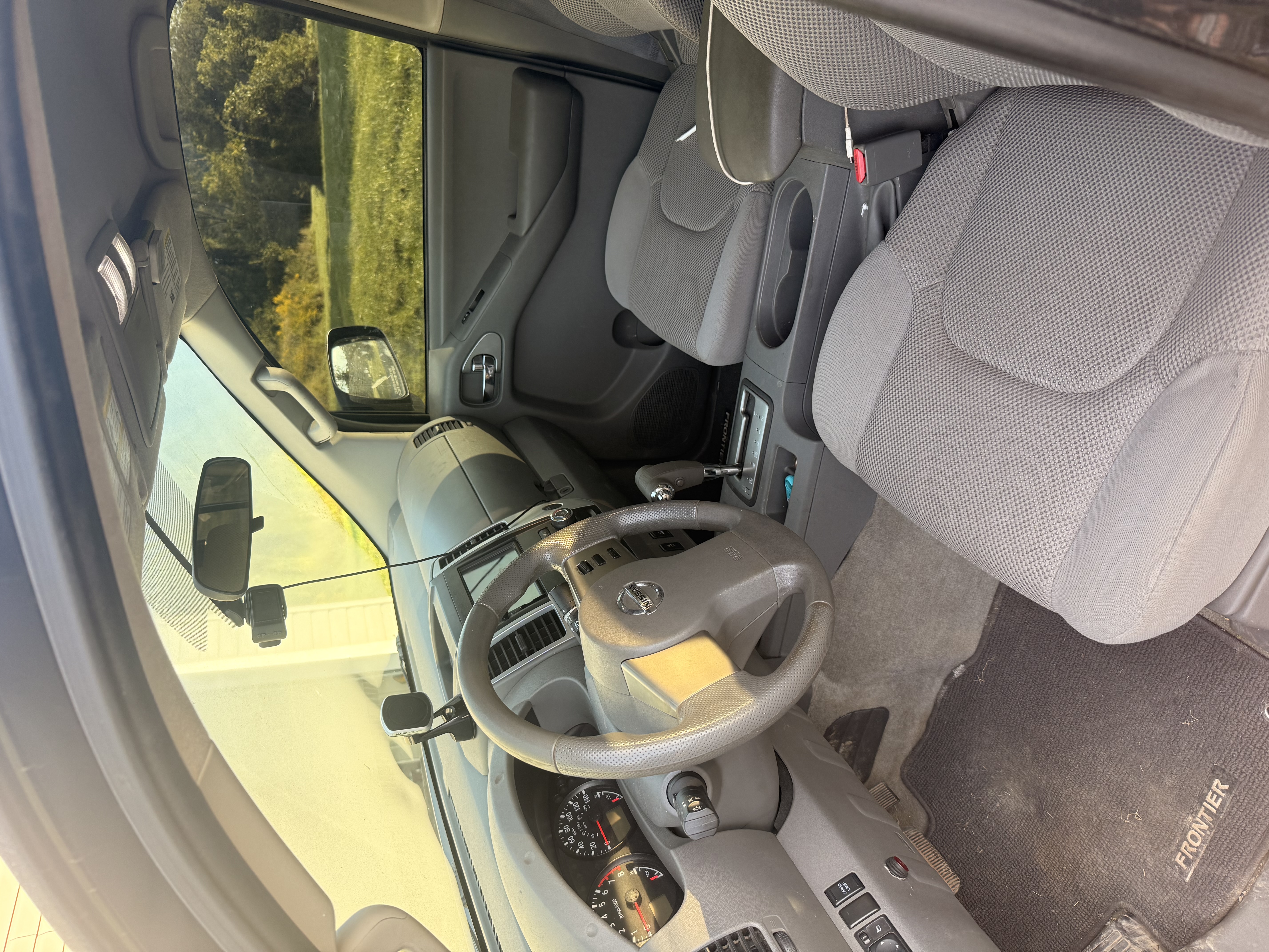 Used 2012 Nissan Frontier SV AWD/4WD image 9