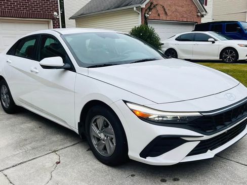 Used 2025 Hyundai Elantra SE image 10