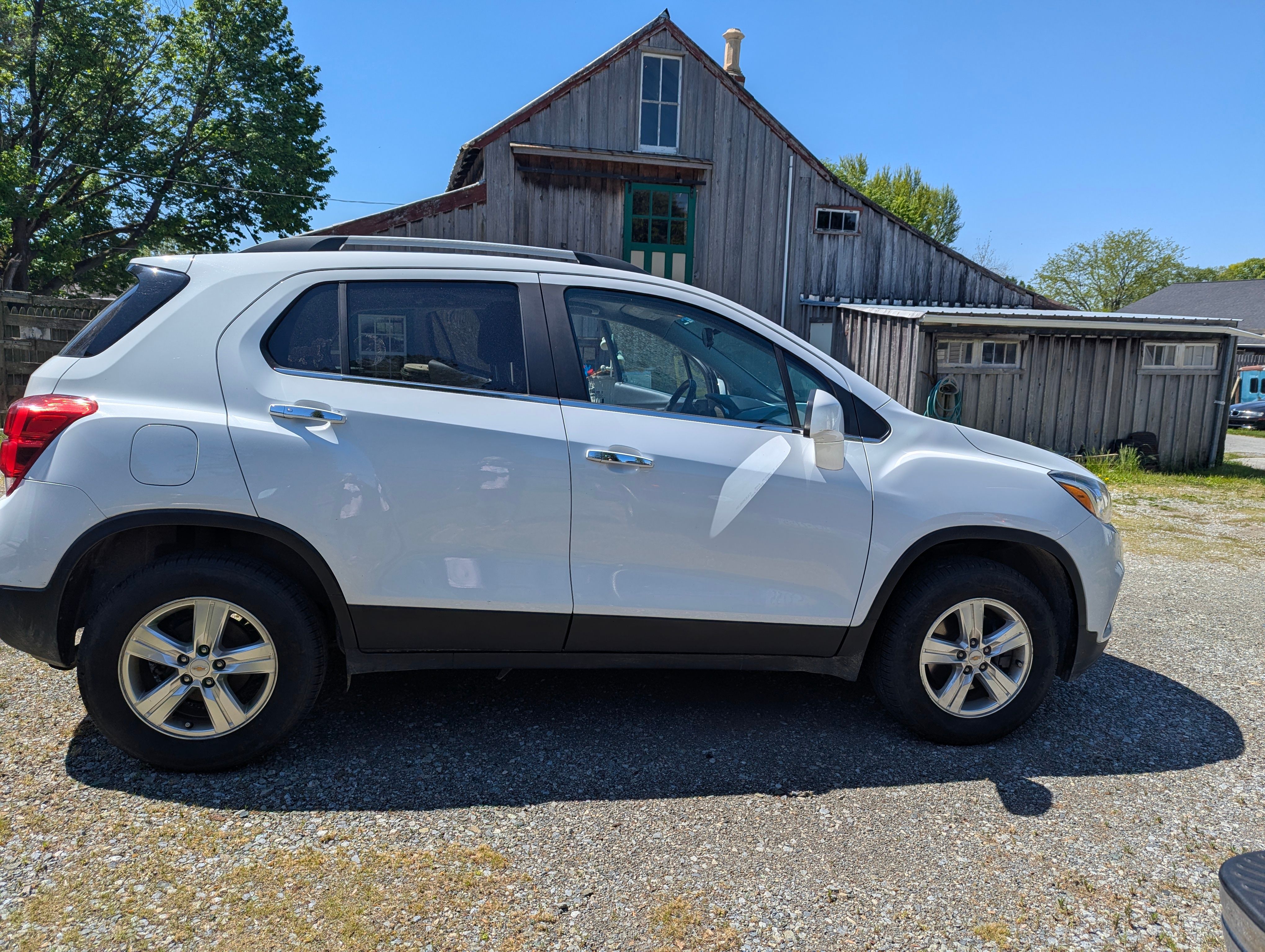 Used 2017 Chevrolet Trax LT w/ LT Convenience Package AWD/4WD image 6